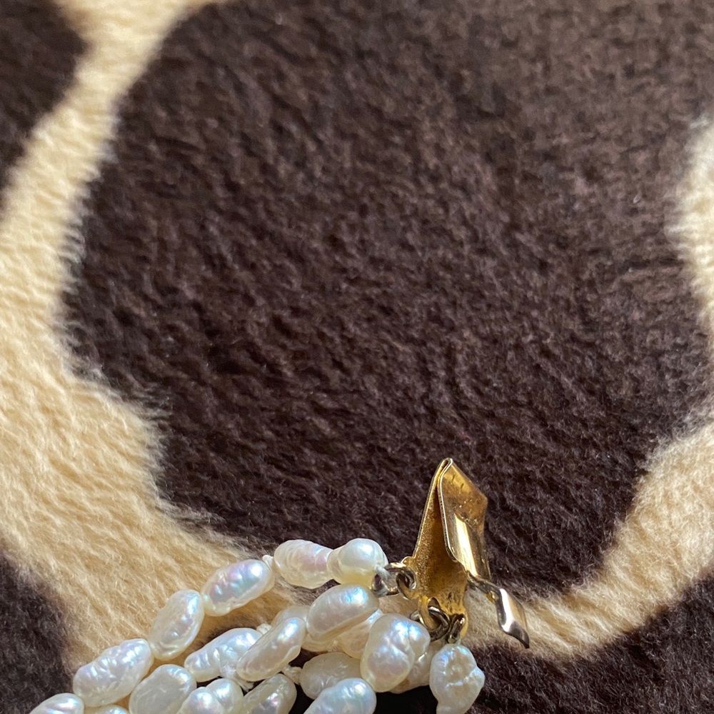 Vintage Cultured Freshwater Rice Pearl 6 Strand Bracelet with Gold Tone Clasp - Picture 4 of 7